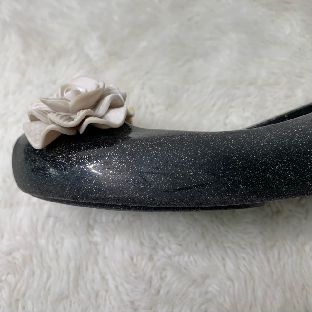 Mini Melissa Girl's Black Ultragirl Garden Floral Slip On Flat Shoes Size 8-9 - Picture 4 of 13